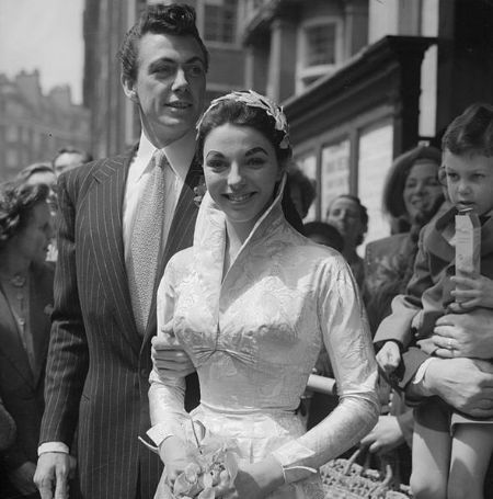 Joan Collins and Maxwell Reed exchanged their vows on 24 May 1952.